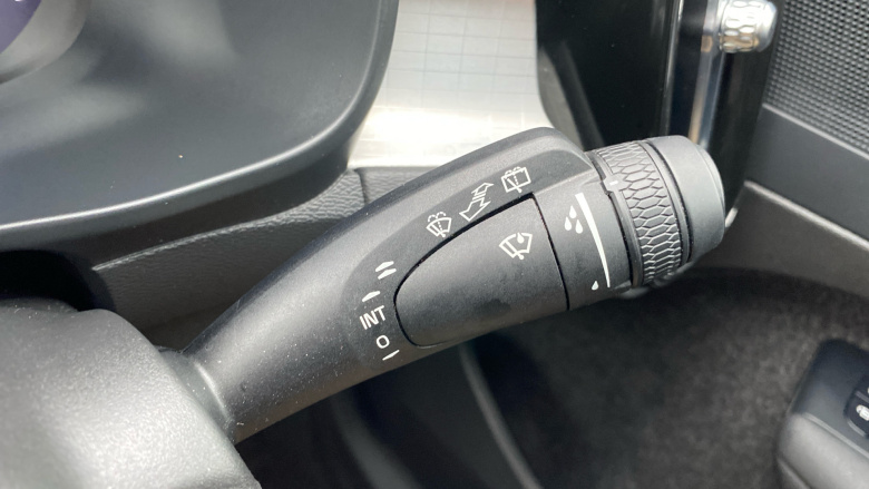 Volvo XC40 2.0 B4P Plus Dark 5dr Auto Petrol Estate